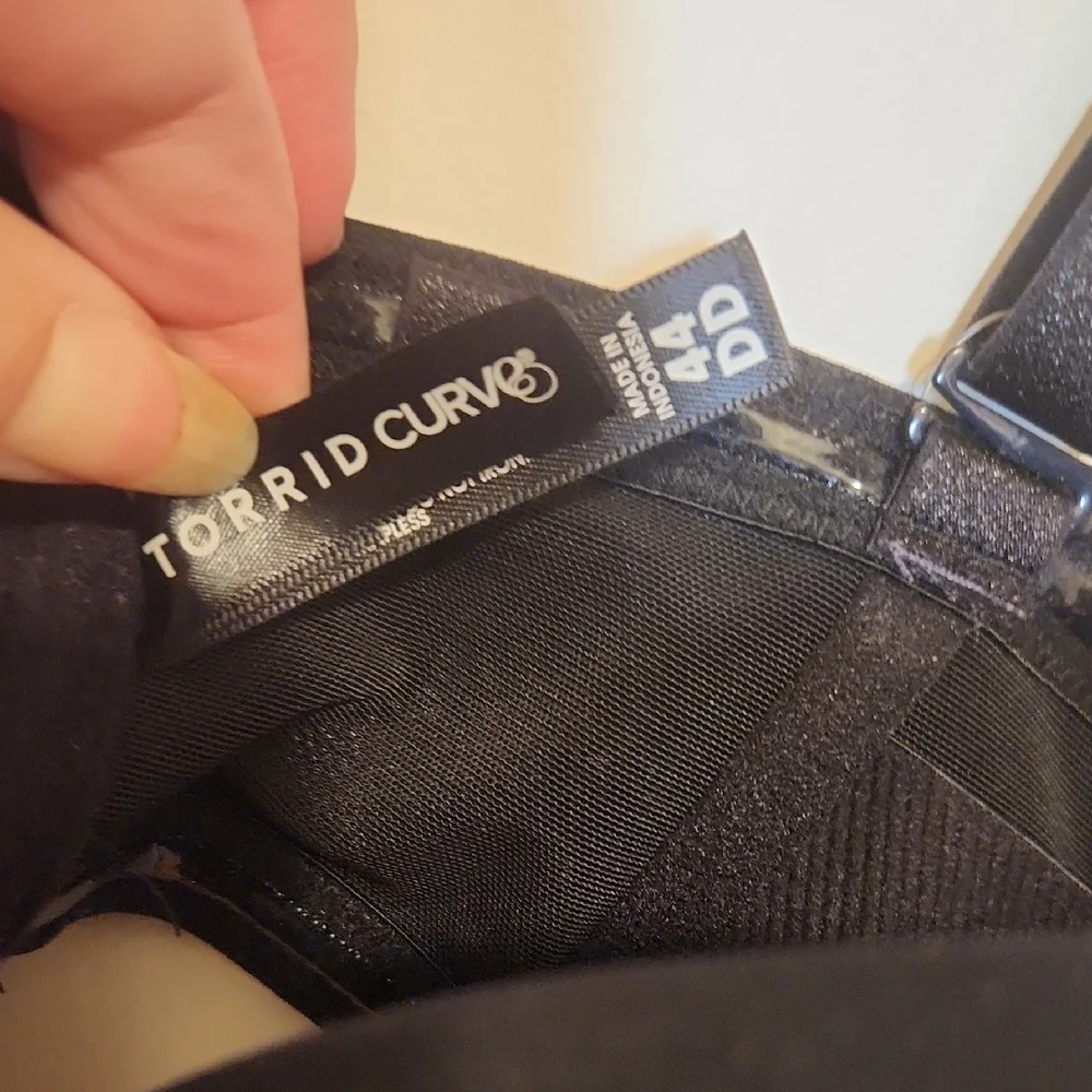 🔥Torrid Black Strapless Bra - Picture 2 of 2